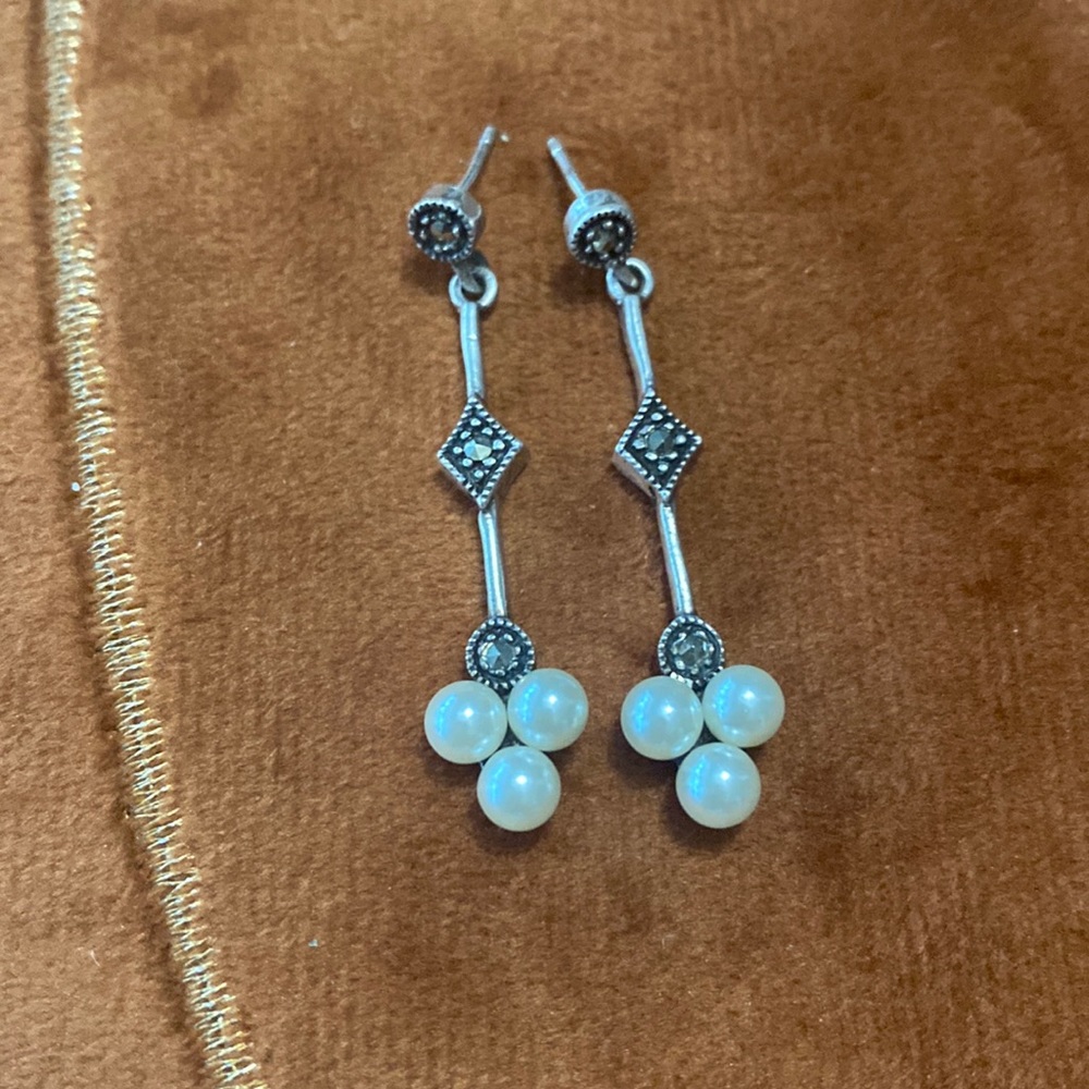 Pretty long unique vintage earrings, for any occasion.